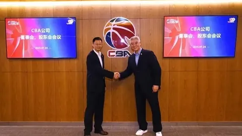 B费连续进球造乌龙，第九次荣膺曼联队内最佳球员