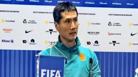 亚历山大33分7篮板8助攻力压群雄，独揽得分王宝座，场均得分32.9分傲视群英